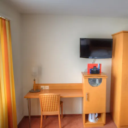 Hotel Free Parking 3*