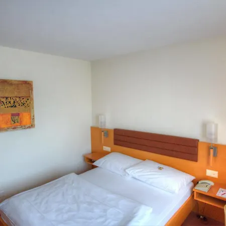 Hotel Free Parking 3*