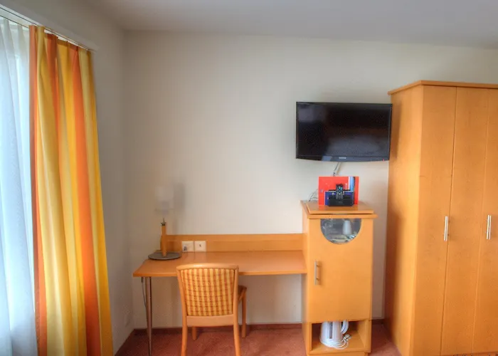 Hotel Free Parking 3*